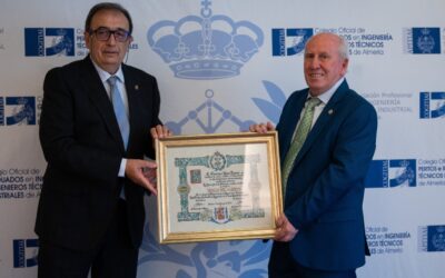 Francisco Lores Llamas, recibe la Insignia de Socio de Mérito de la Unión de Asociaciones de Ingenieros Técnicos Industriales y Graduados en Ingeniería de la rama industrial de España