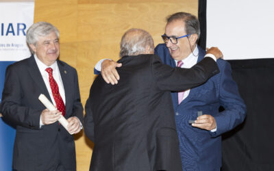 Juan Ignacio Larraz recibe la 89ª Insignia de Oro de la Unión de Asociaciones de Ingenieros Técnicos Industriales y Graduados en Ingeniería de la rama industrial de España, máximo galardón de la profesión