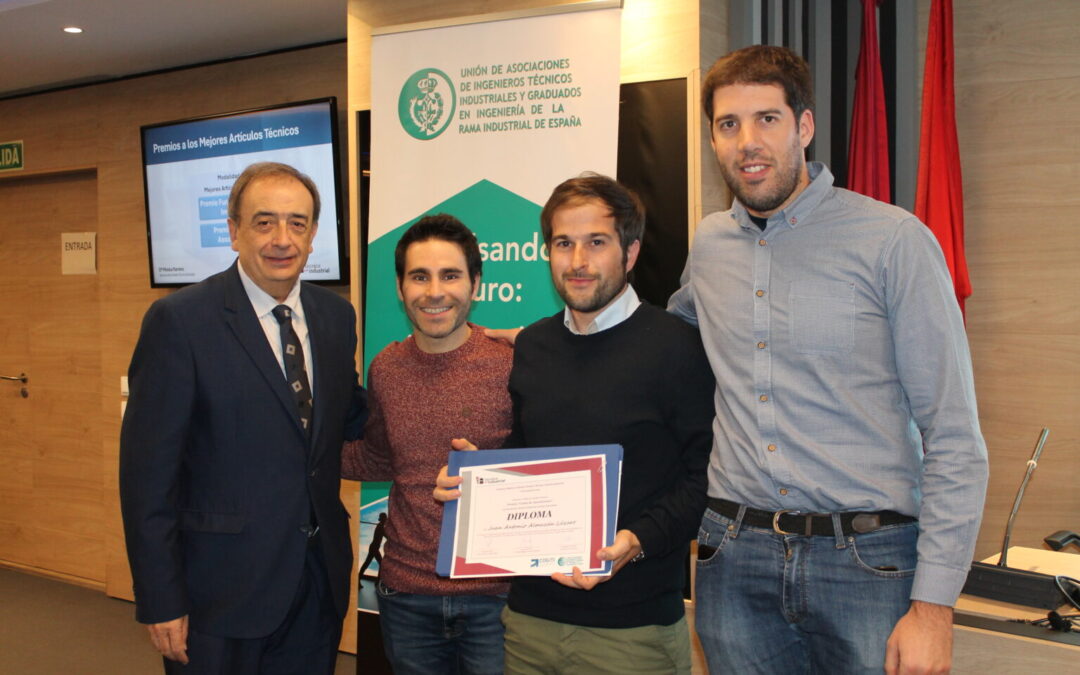 Ramón Grau entrega el Premio Unión de Asociaciones en el marco de la ceremonia de premios de la Fundación Técnica Industrial