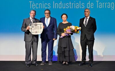 Santiago Crivillé recibe la Insignia de Oro de la UAITIE en el acto conmemorativo del centenario en Tarragona